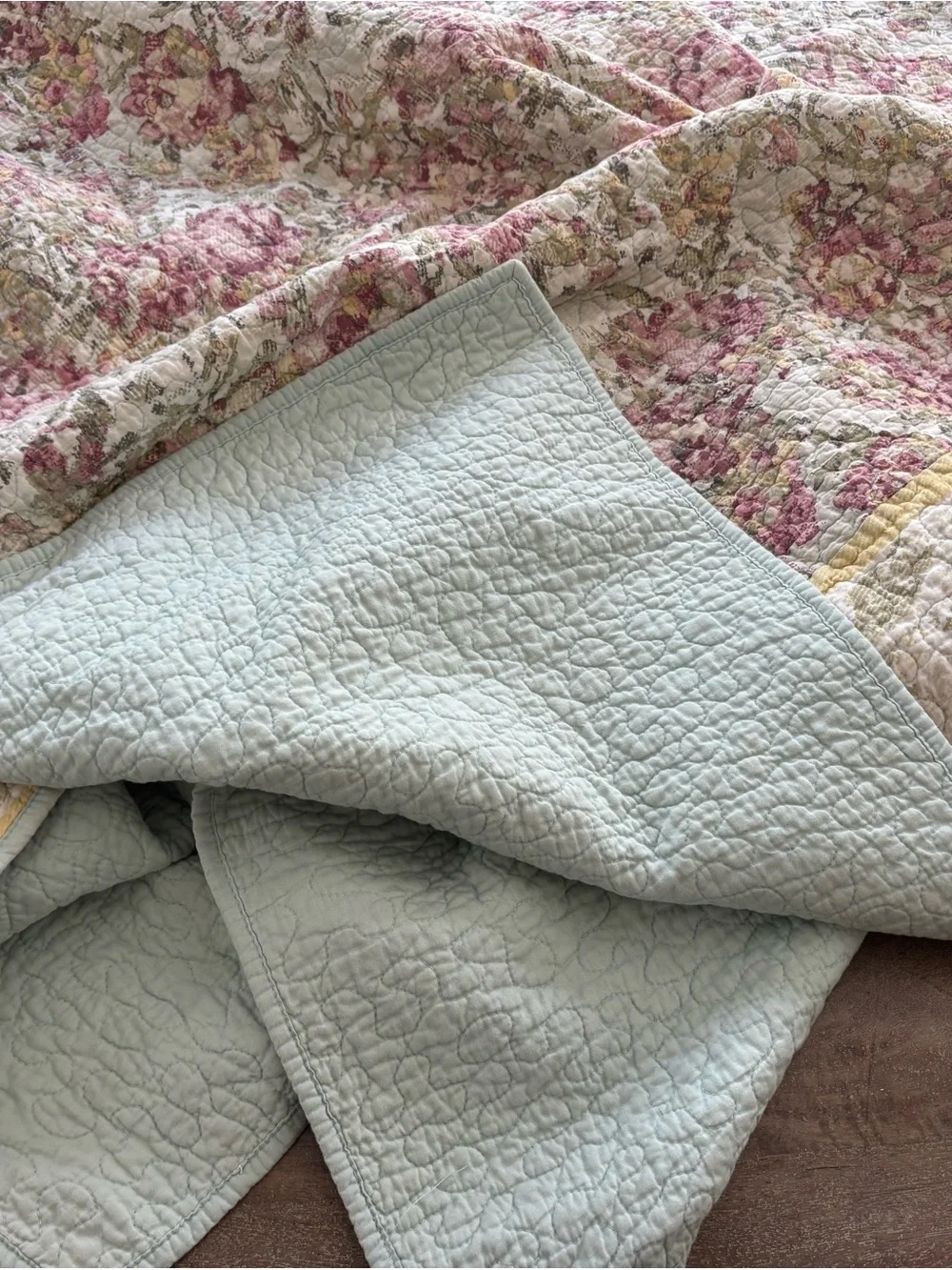 Jessica Simpson Floral Quilt in Full Size
